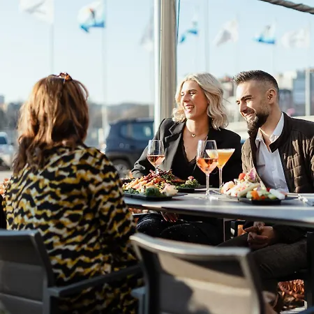 Der Valk Congres Отель 4*